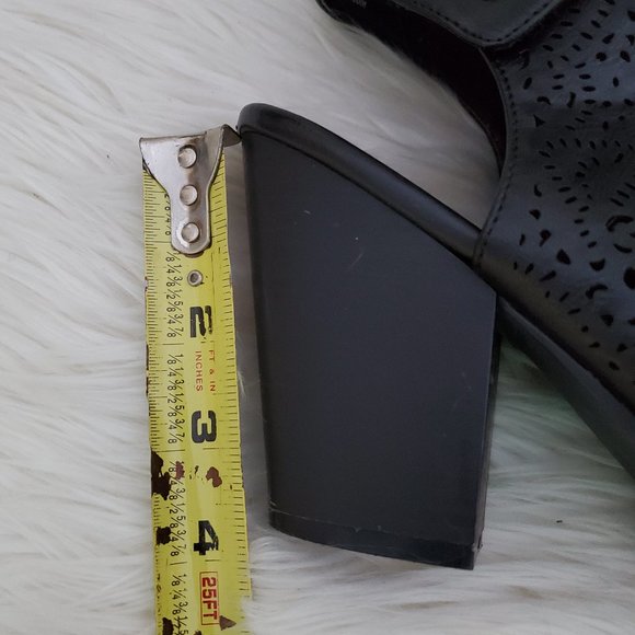 Jessica Cline Black Open Toe Laser Cut Chunky Heel SZ 7.5M - Picture 7 of 10